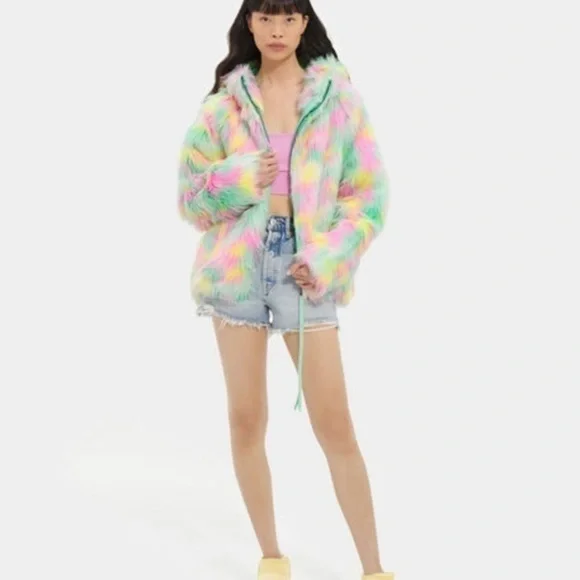 UGG WOMEN’S CLOVE FAUX FUR JACKET IN LEMON LIME AURA - Picture 2 of 6